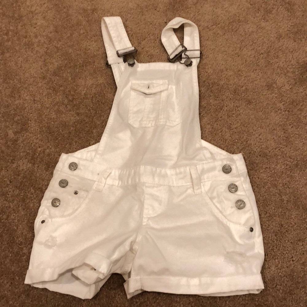 Extremely cute white jean overalls